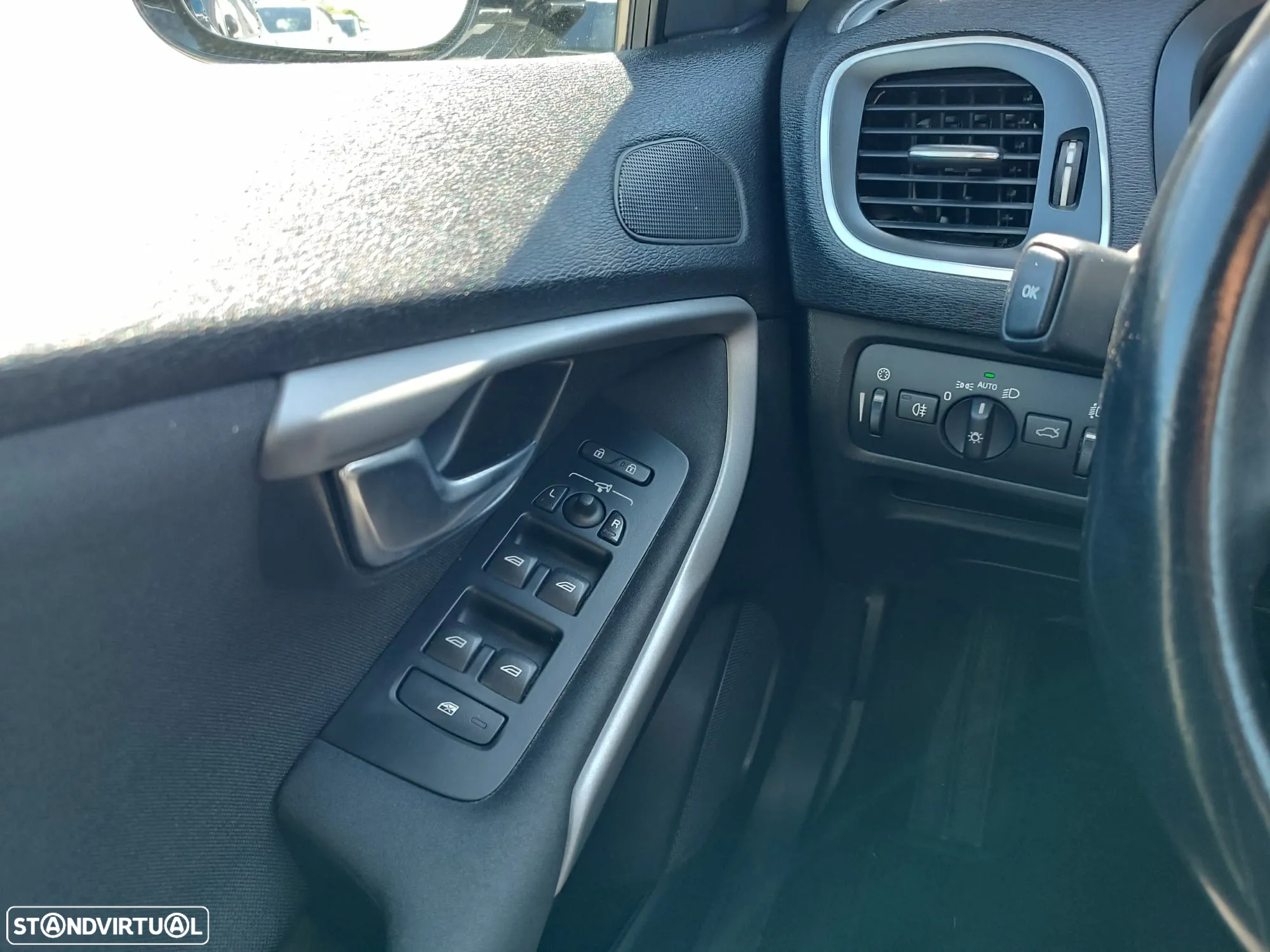 Volvo V40 1.6 D2 Momentum Powershift Eco - 17