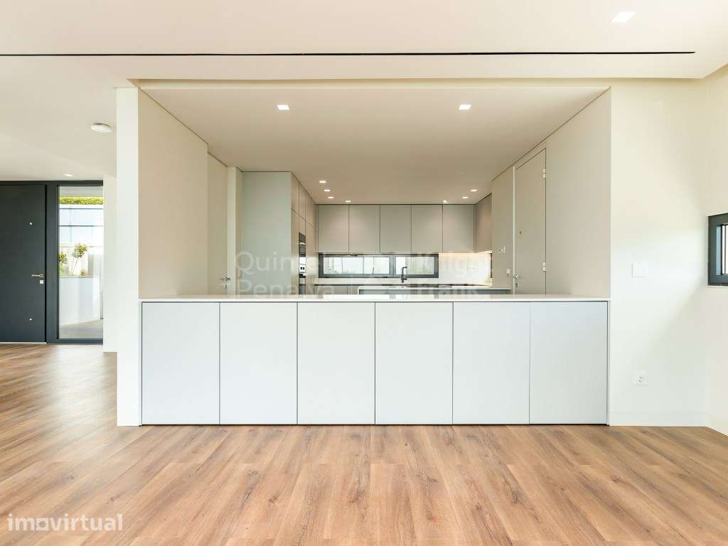 Moradia T4+1 com piscina e vista mar na Azoia em Sintra - Grande imagem: 4/38