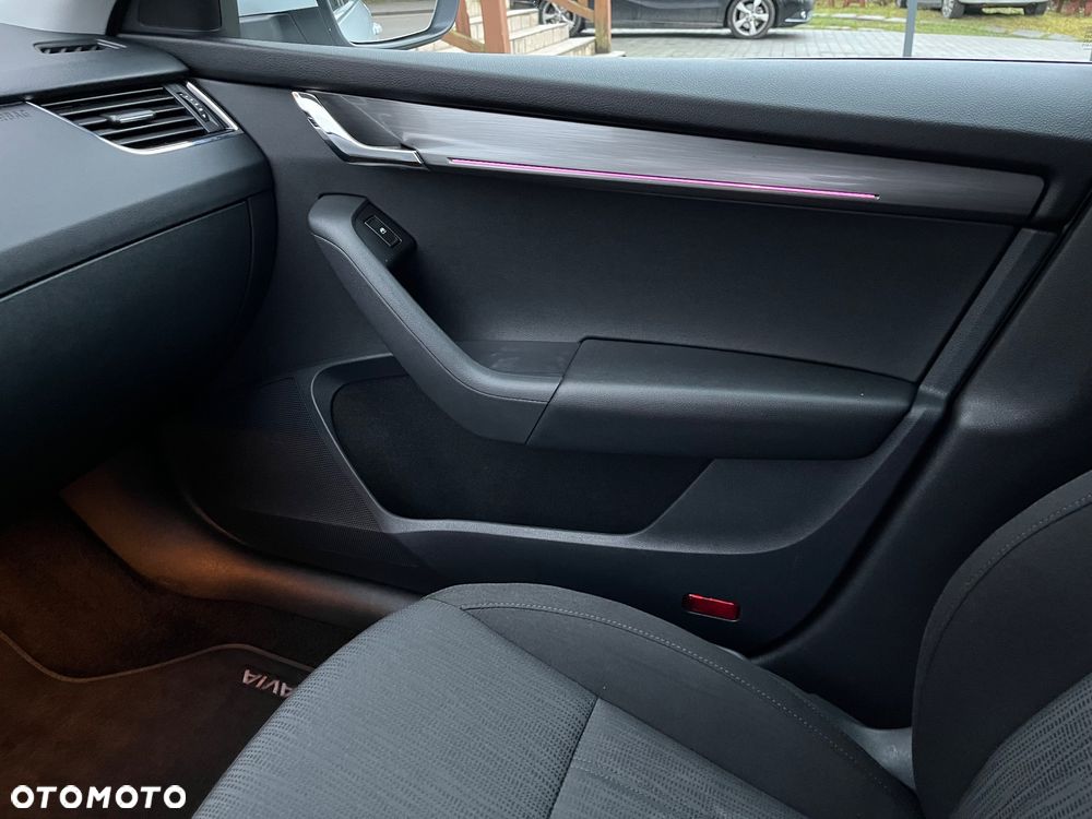 Skoda Octavia 2.0 TSI DSG Style - 10