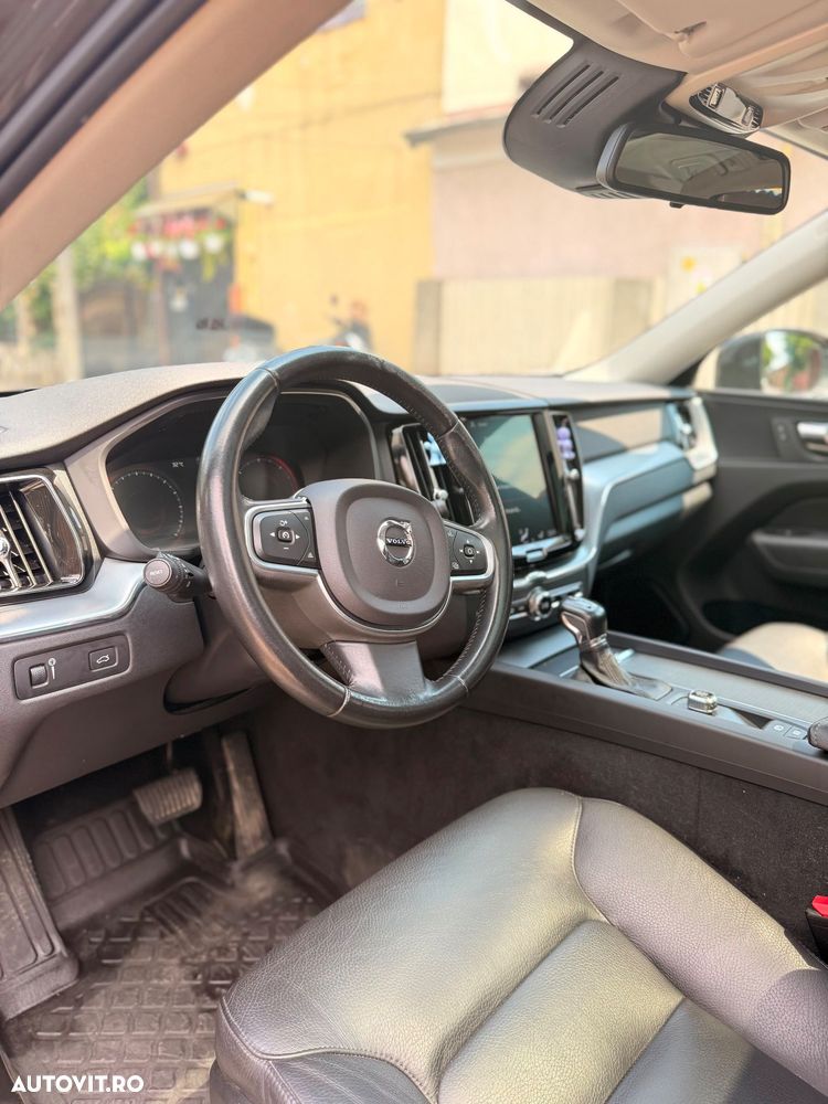 Volvo XC 60 D4 Momentum - 25