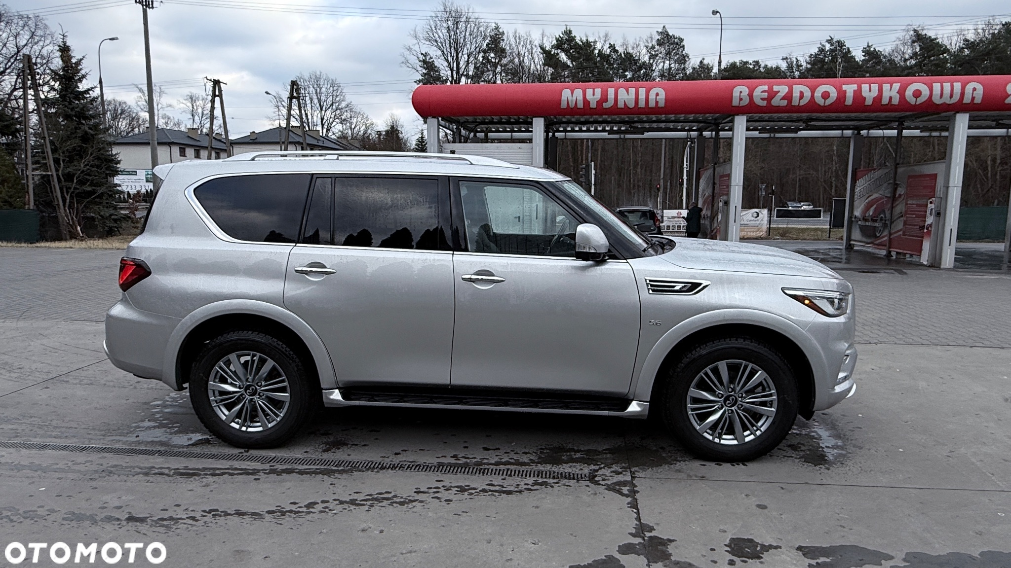 Infiniti QX80 - 4