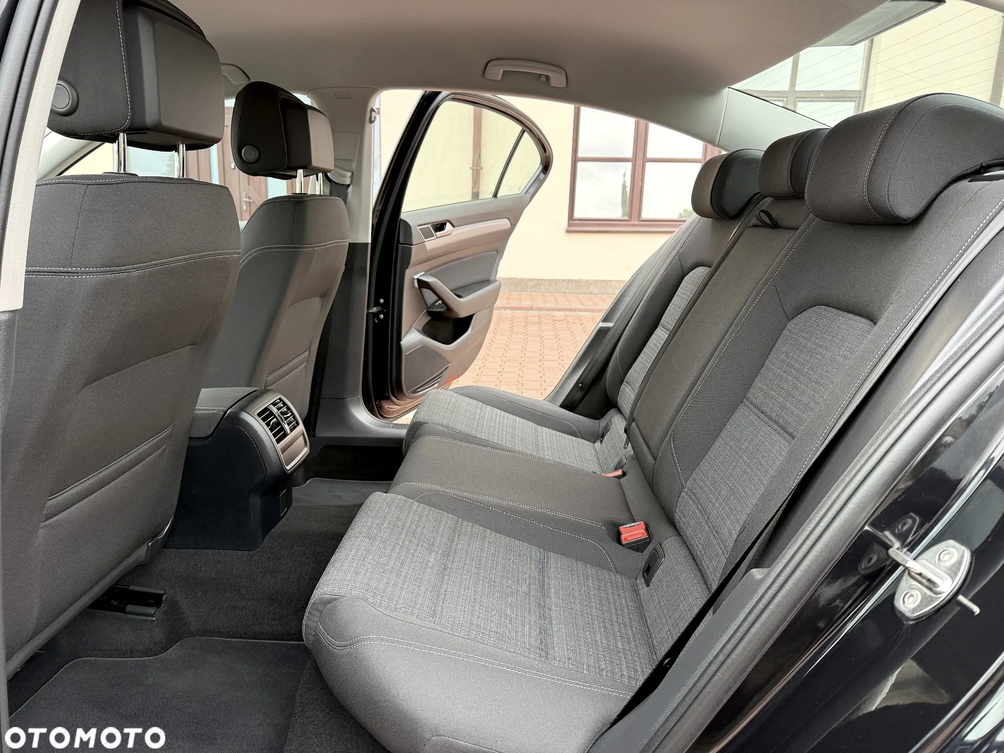Volkswagen Passat 1.5 TSI EVO Elegance - 12