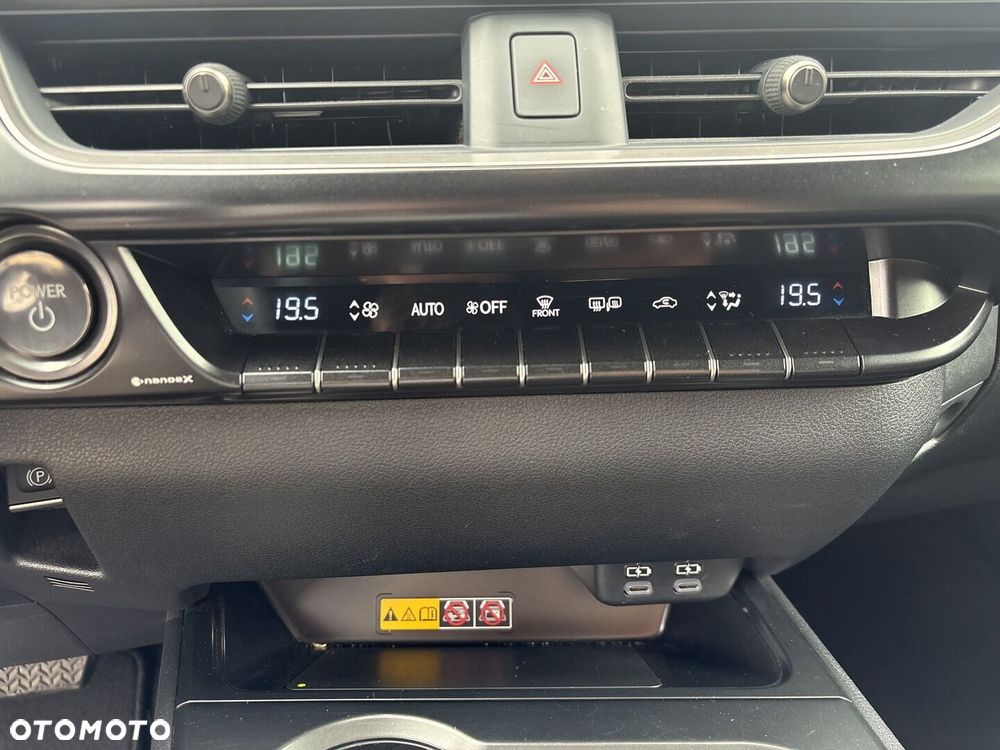 Lexus UX 300h Business - 26