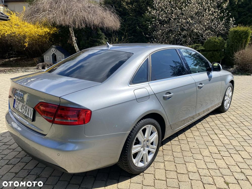 Audi A4 Limousine - 4