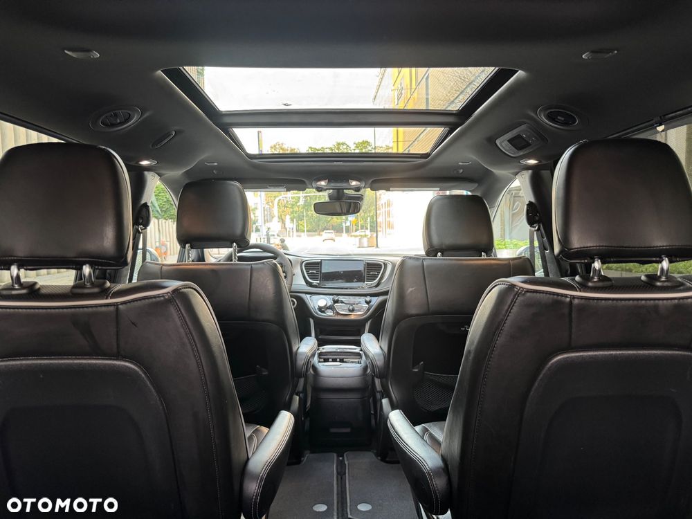Chrysler Pacifica - 26