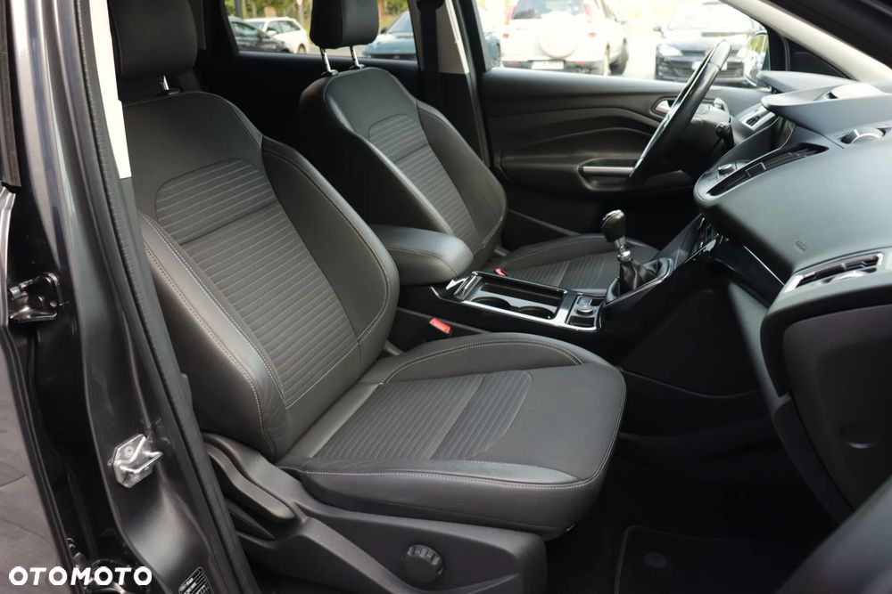 Ford Kuga 2.0 TDCi 2x4 Titanium - 32