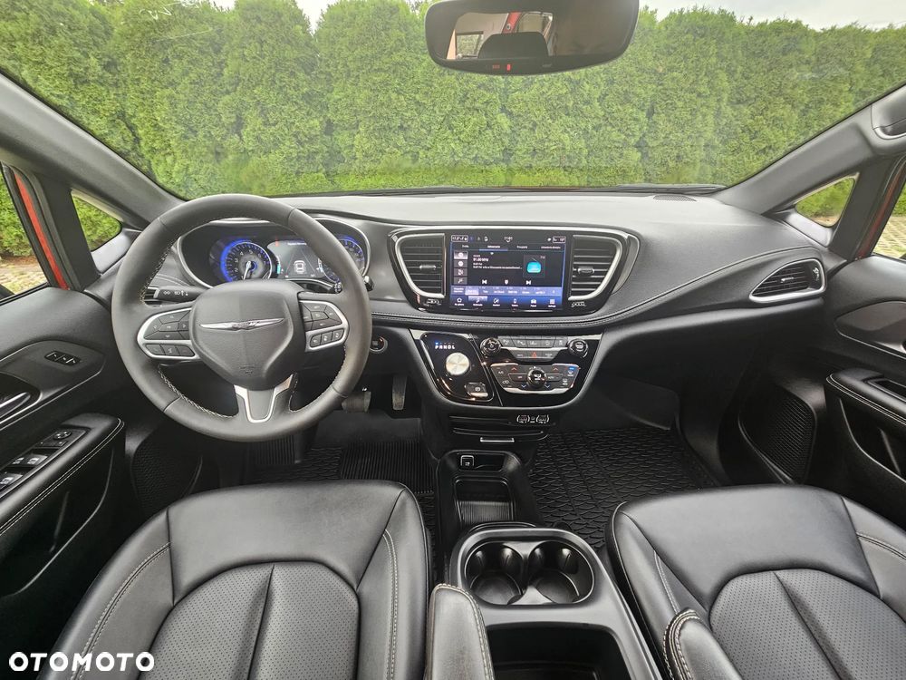 Chrysler Pacifica - 16