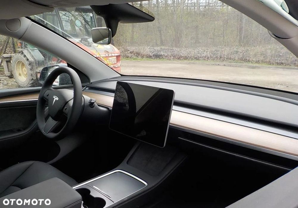 Tesla Model Y RWD - 15