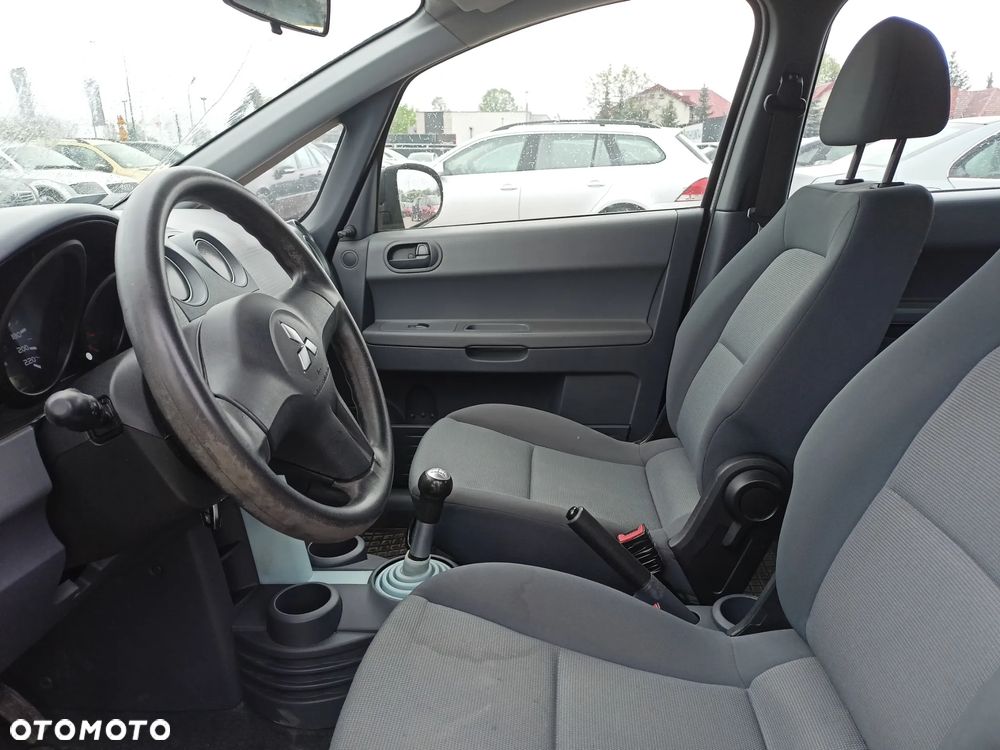 Mitsubishi Colt - 8