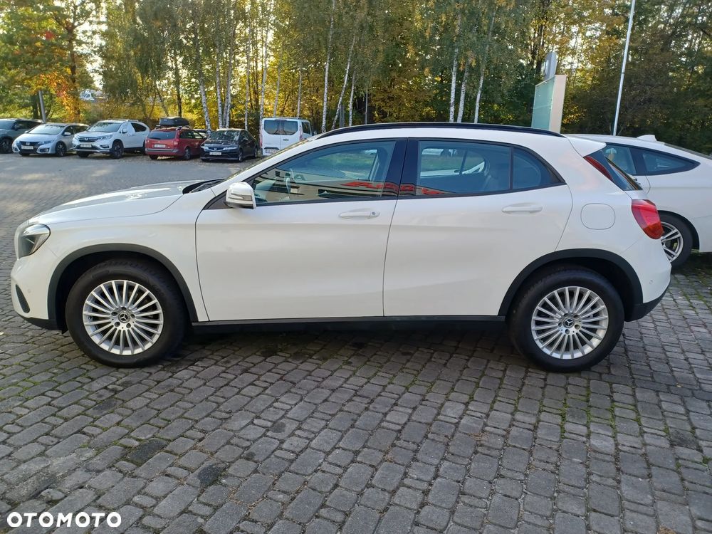 Mercedes-Benz GLA 200 7G-DCT - 5