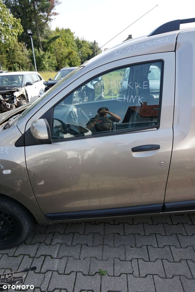 DRZWI PRZEDNIE LEWE DOKKER LIFT TEHNK 801019339R BEŻOWY DACIA 2017-2021 - 1