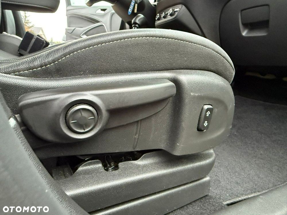 Opel Crossland X - 18