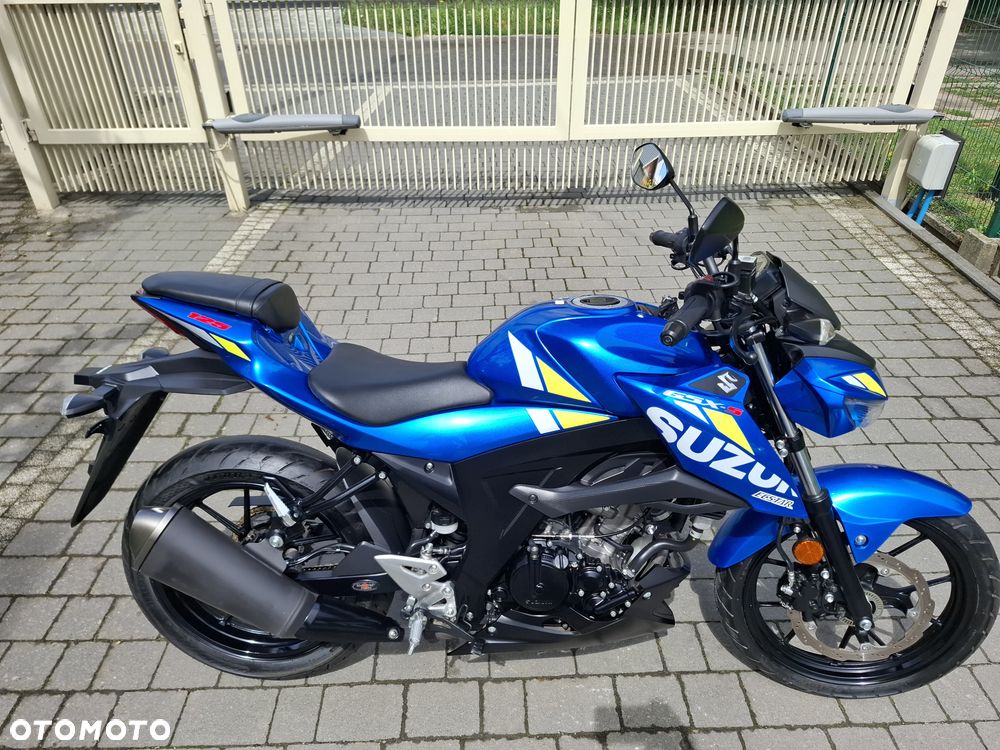 Suzuki GSX - 17