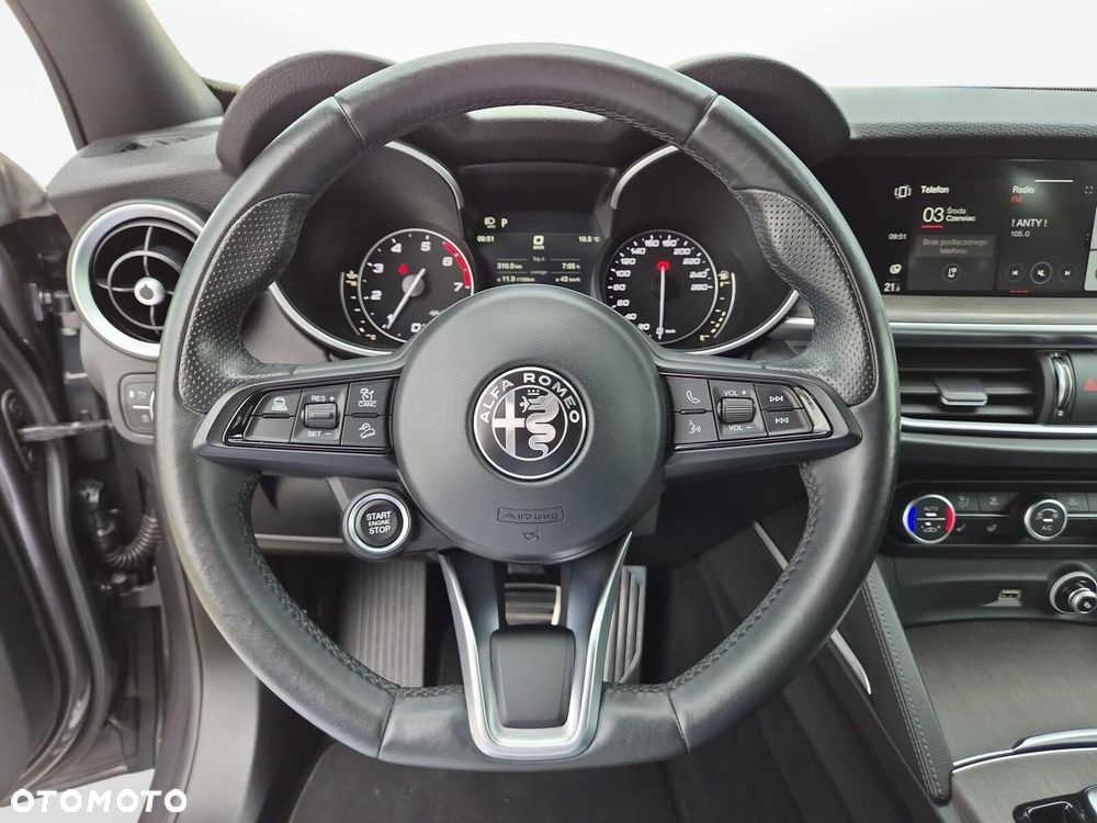 Alfa Romeo Stelvio - 16