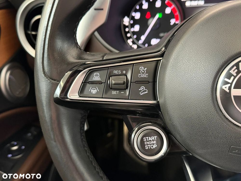 Alfa Romeo Stelvio 2.0 Turbo Veloce Q4 - 17