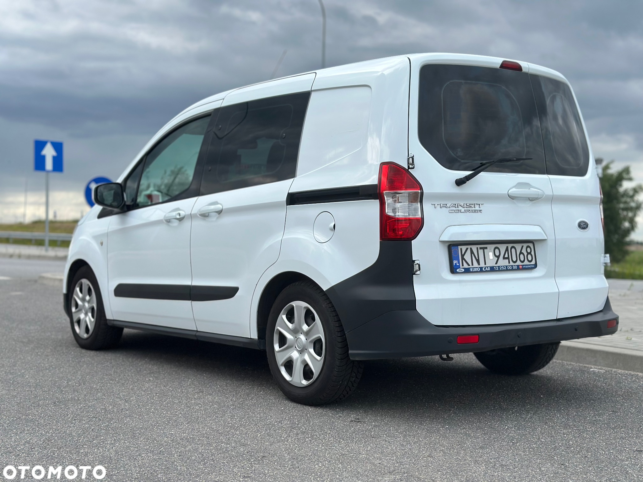 Ford Transit Courier - 3
