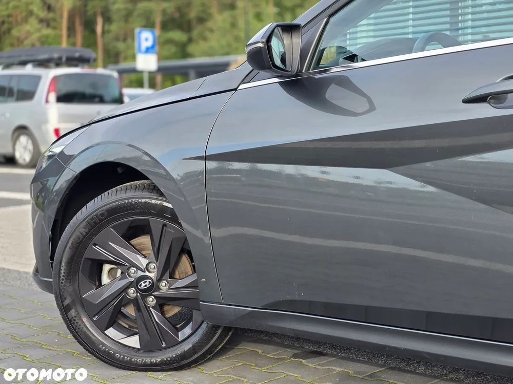 Hyundai Elantra - 12