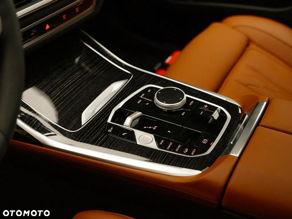 BMW X7 M60i xDrive - 8