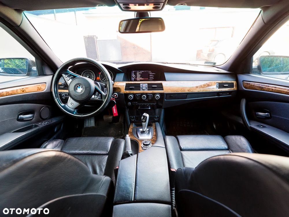 BMW Seria 5 530d xDrive Touring Edition Lifestyle - 17