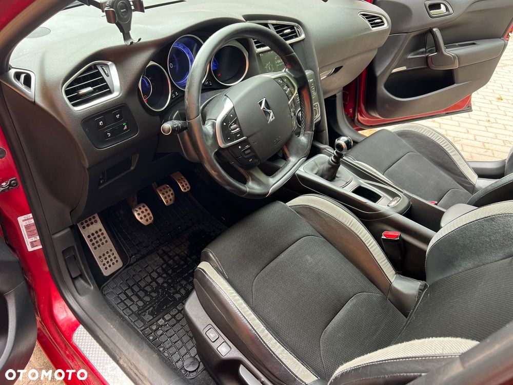 Citroën DS4 HDi 110 SoChic - 12