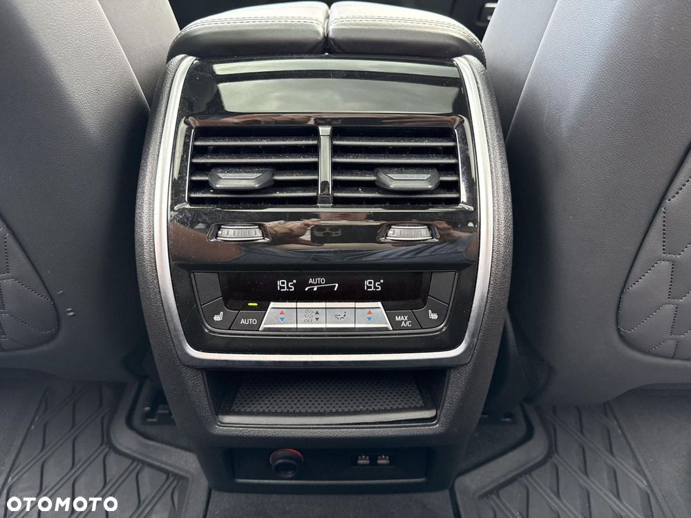 BMW X7 - 18