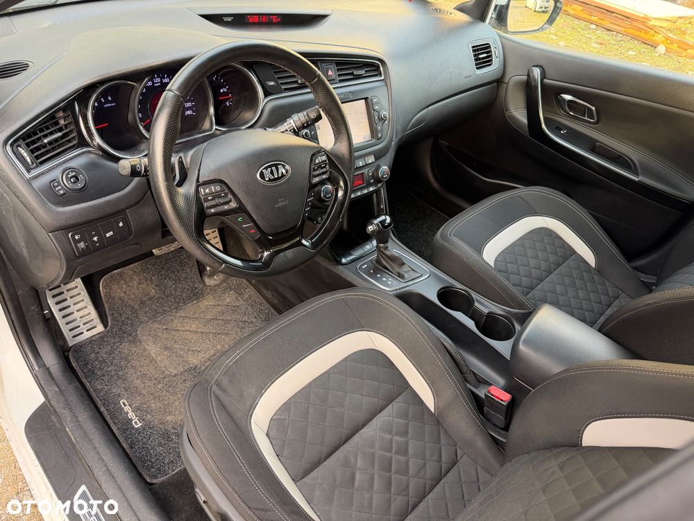 Kia Ceed - 16