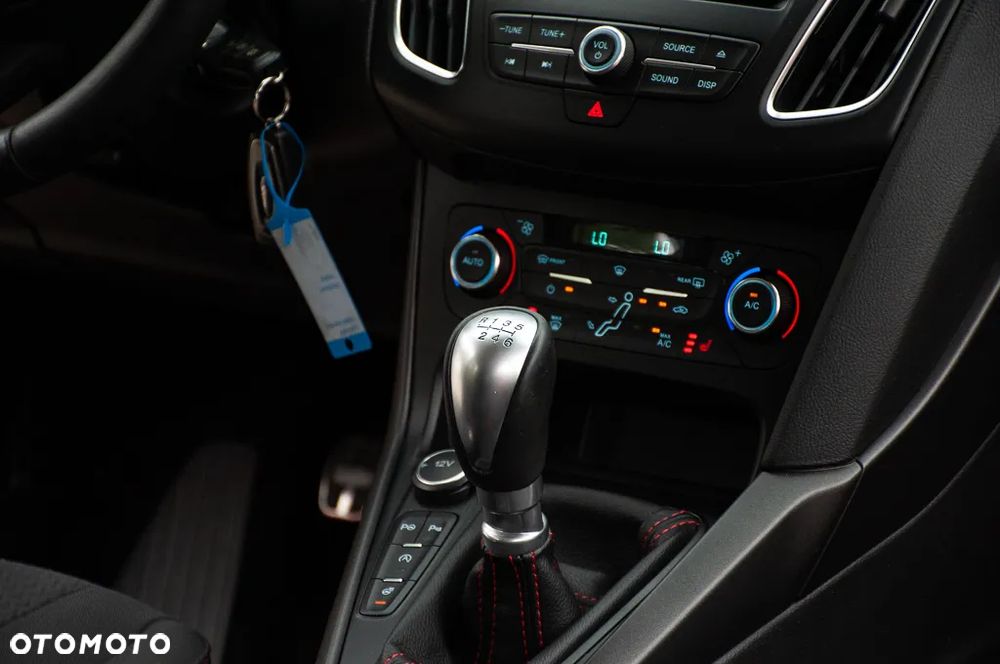 Ford Focus SW 1.5 EcoBoost S&S ST-LINE - 21