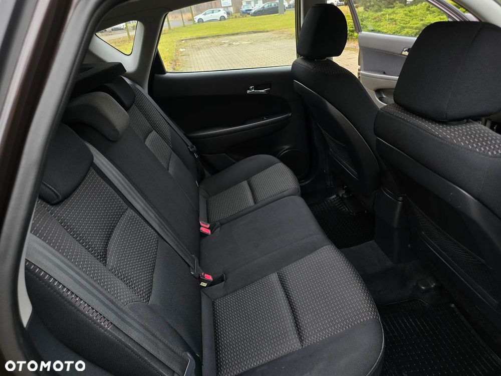 Hyundai i30 1.6 Comfort - 17