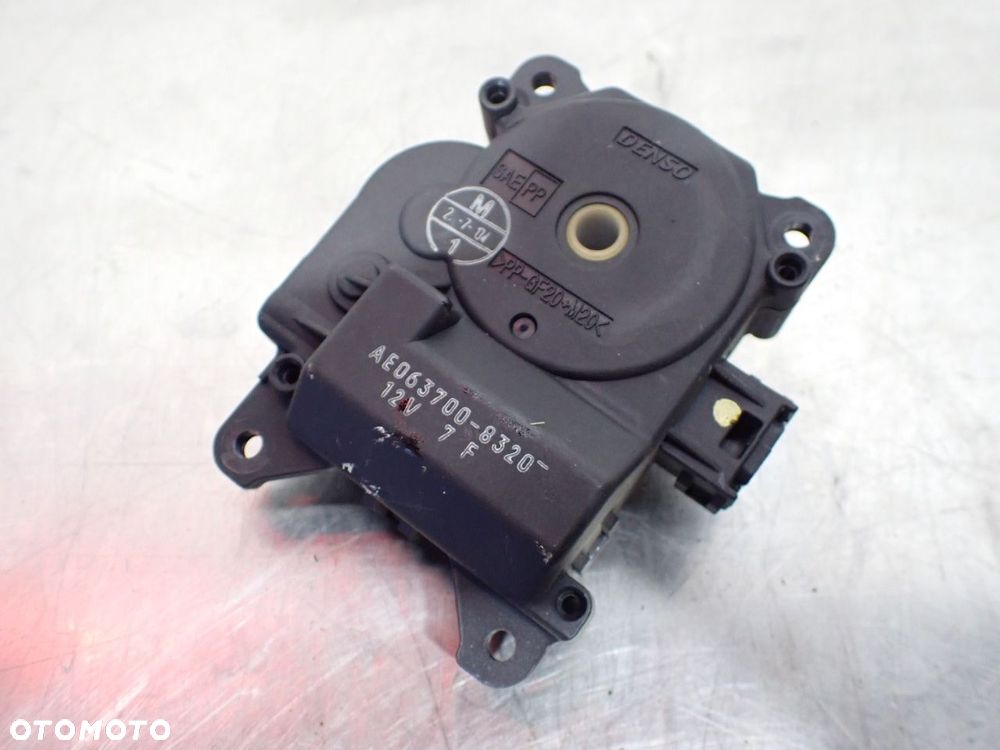 SILNICZEK NAGRZEWNICY MITSUBISHI COLT VI Z30 AE063700-8320 - 1