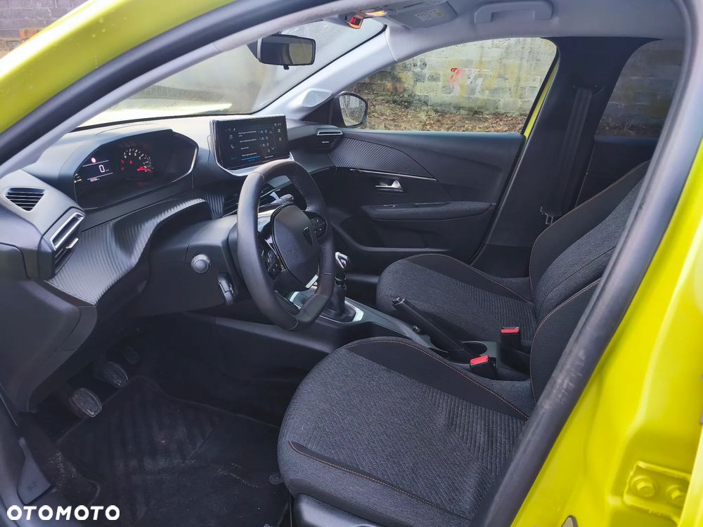 Peugeot 208 - 13