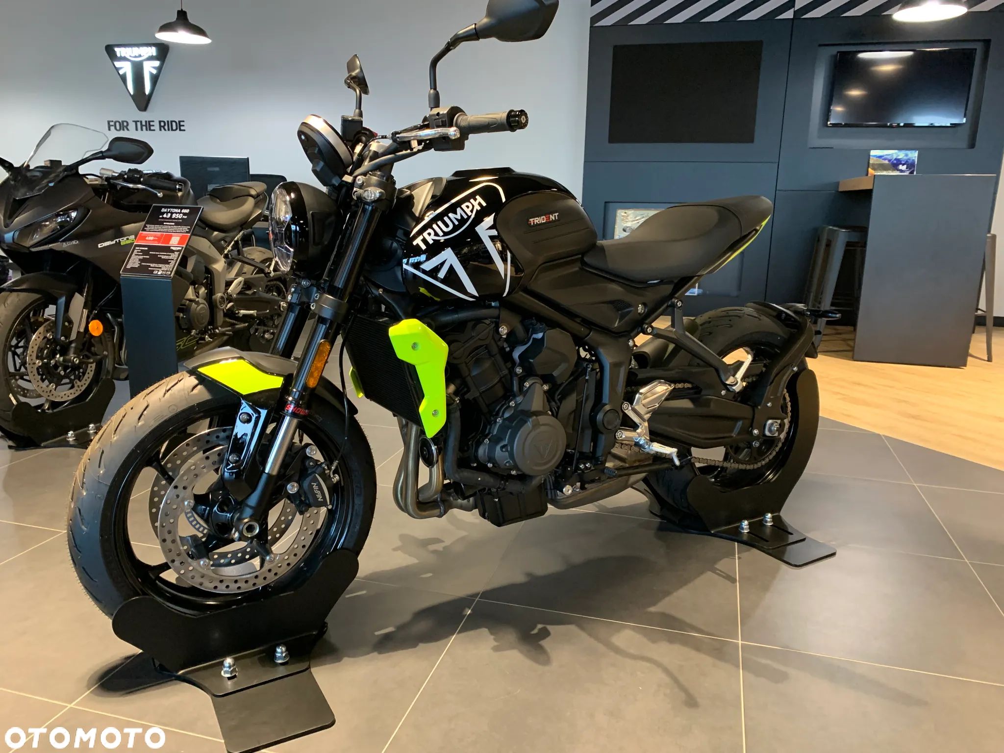 Triumph Trident - 1