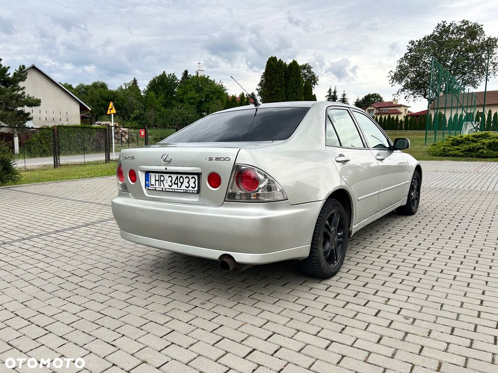 Lexus IS - 4