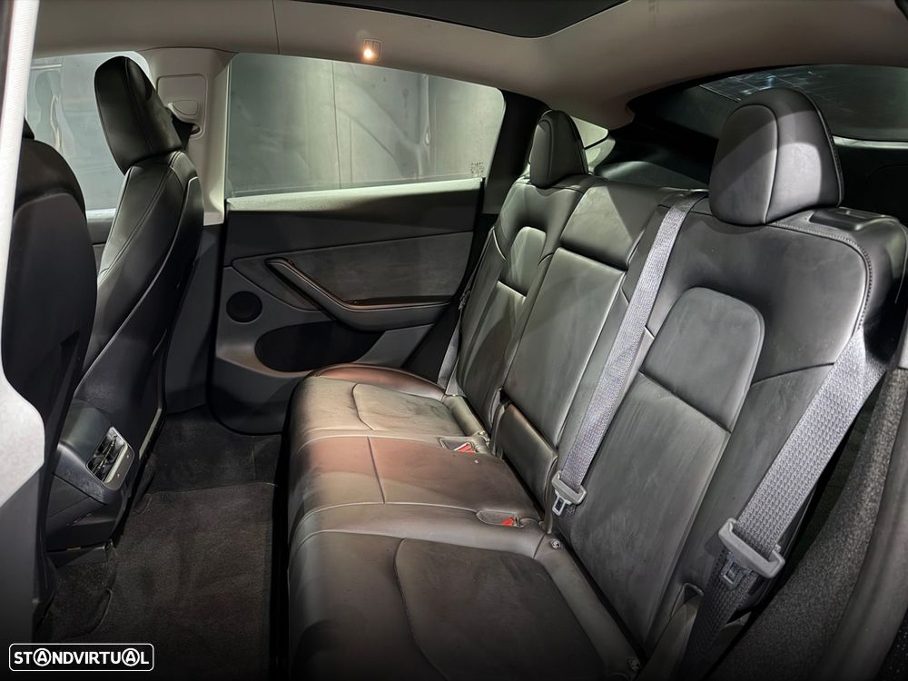 Tesla Model Y Standard - 32