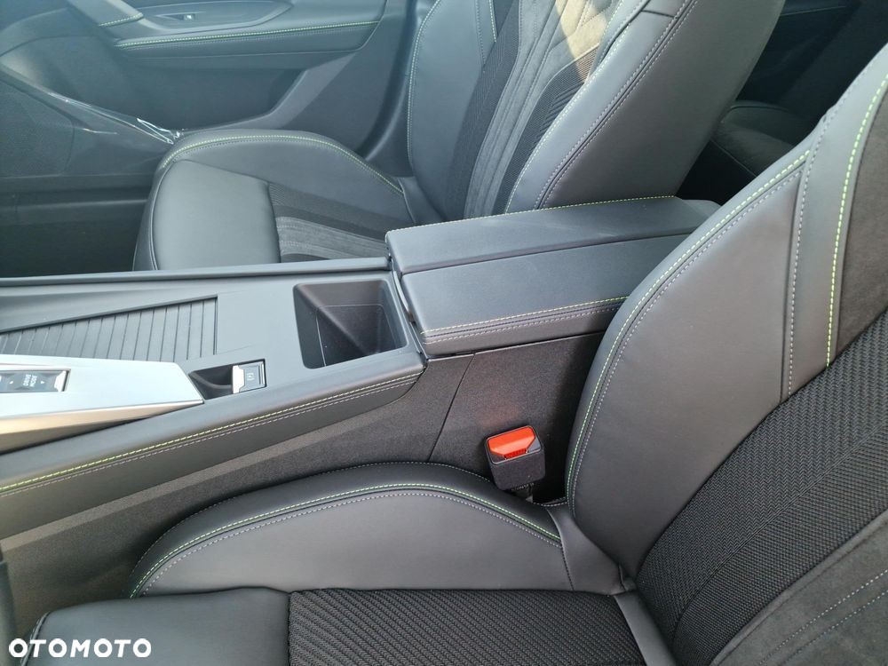 Peugeot 408 1.2 PureTech mHEV GT S&S e-DSC6 - 20