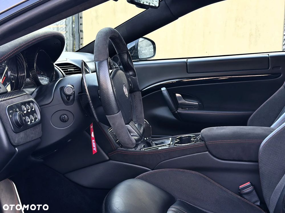 Maserati GranTurismo S - 12