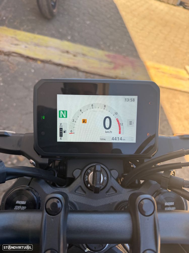 Honda CB 125R - 5