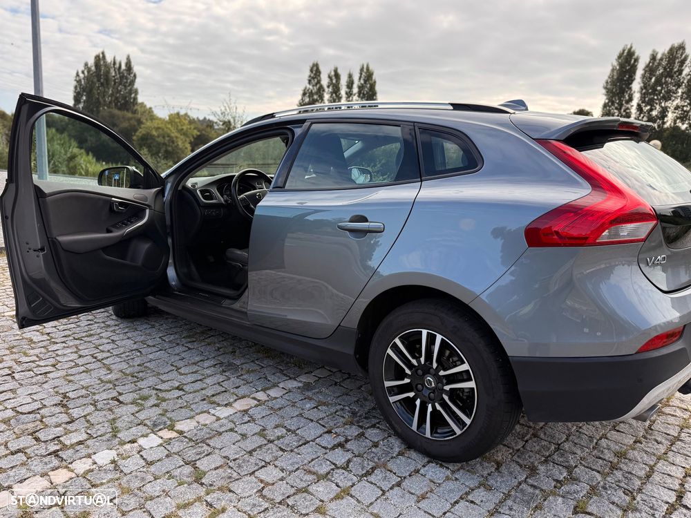 Volvo V40 2.0 D3 Momentum - 4