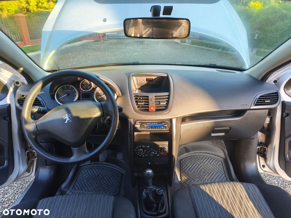 Peugeot 207 - 30