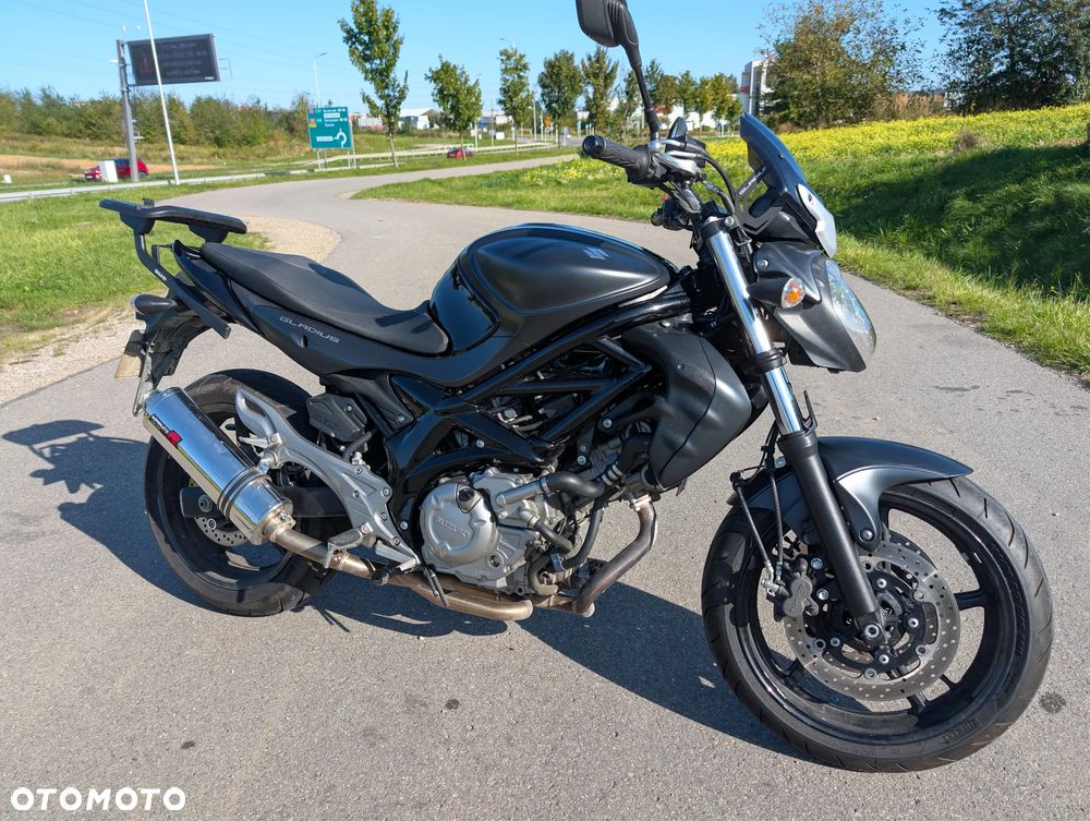 Suzuki Gladius - 2