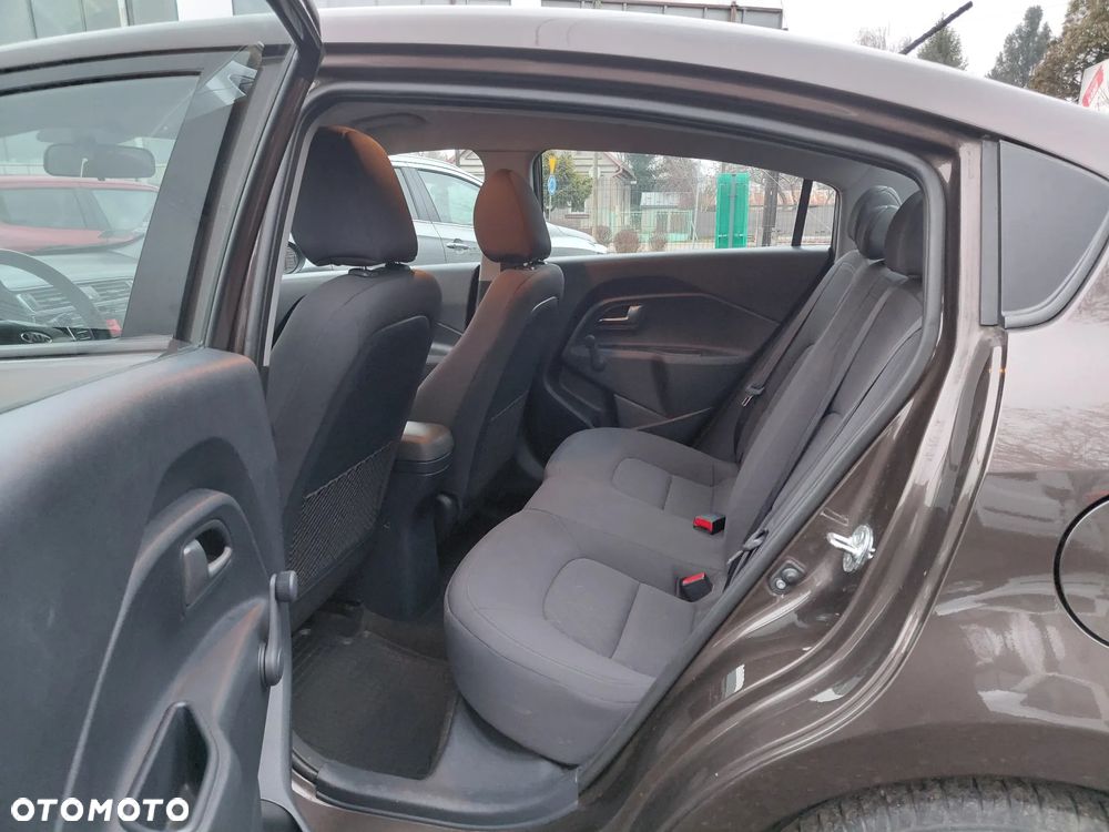 Kia Rio - 16