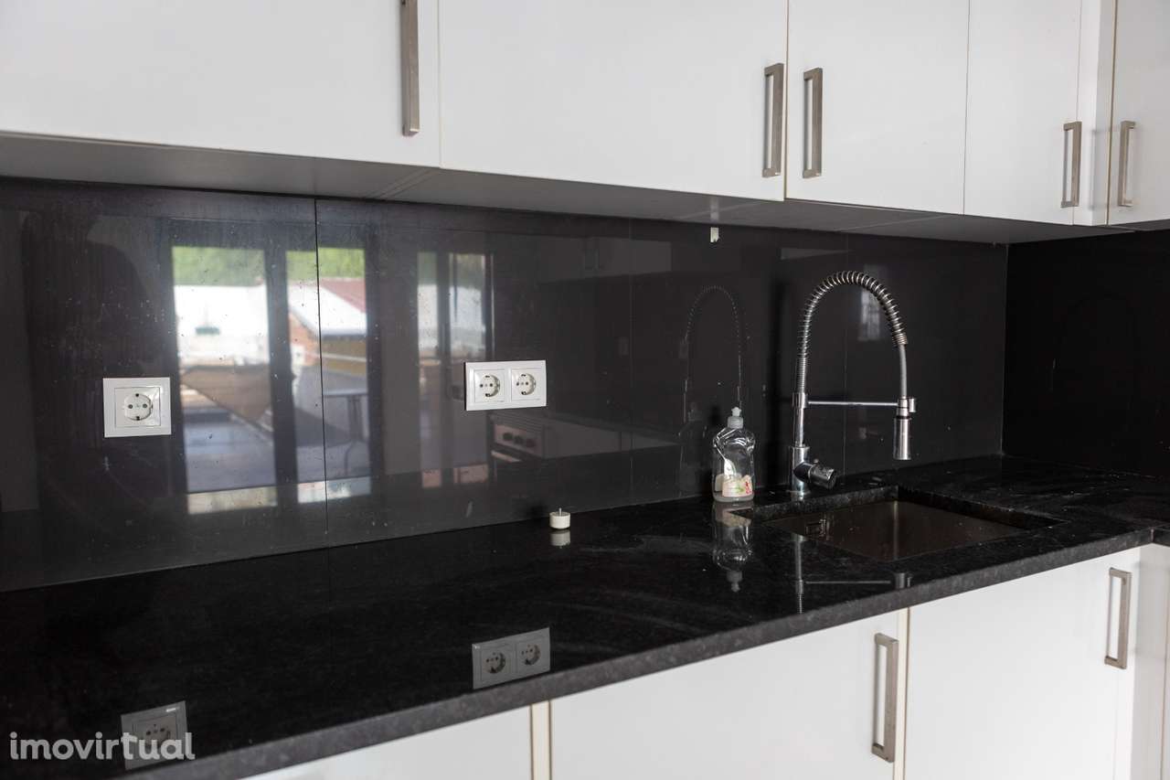 T2 com varanda e cozinha equipada em Odivelas - Grande imagem: 5/23