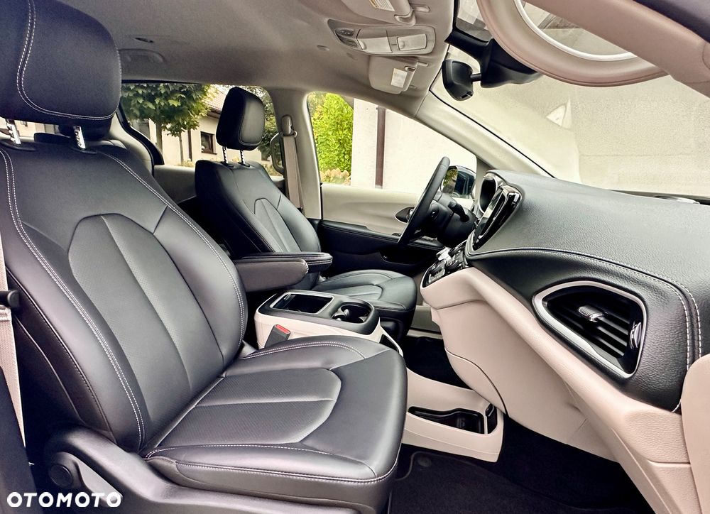 Chrysler Pacifica - 28