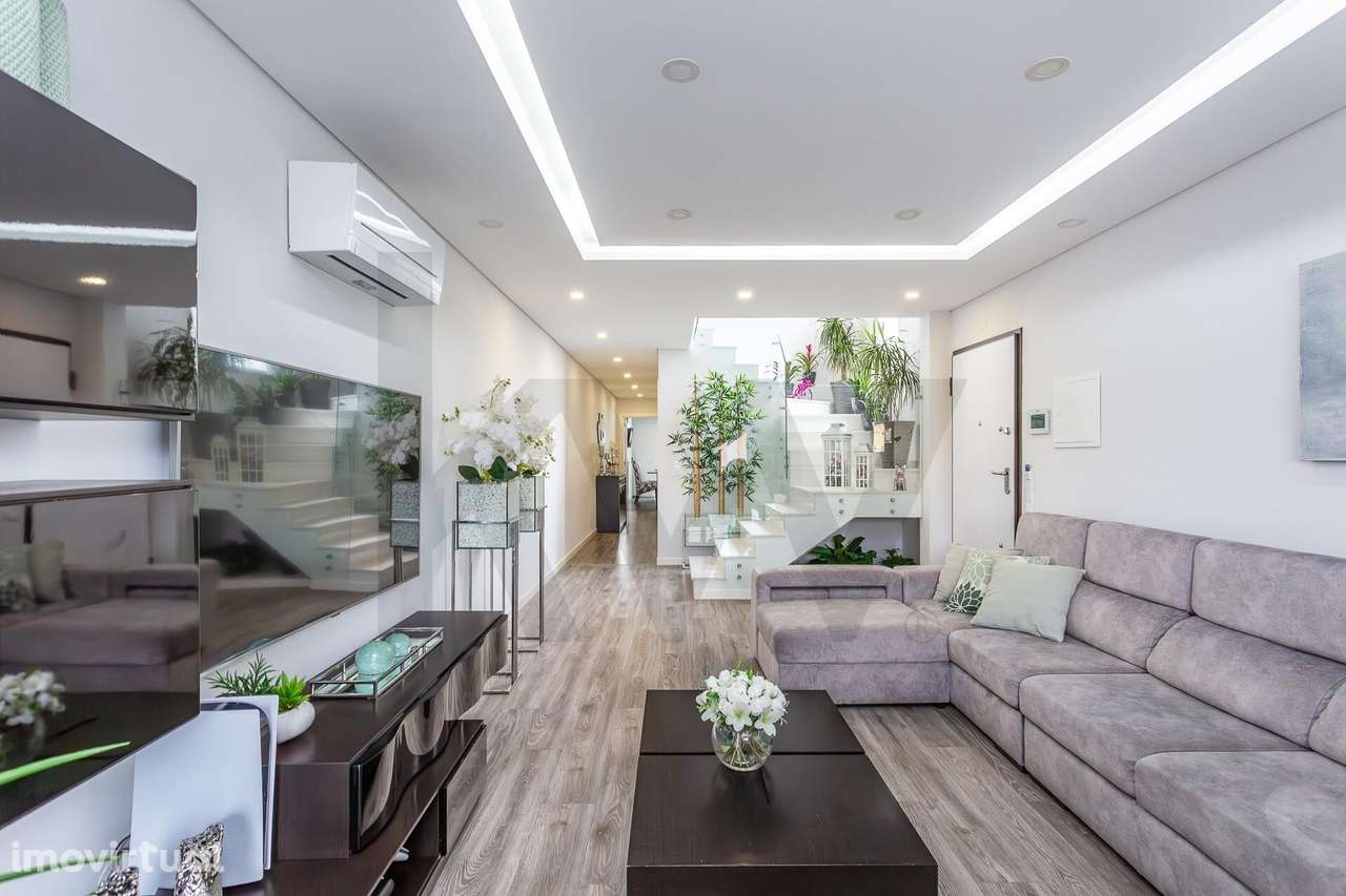 Moradia T4 com Piscina Aquecida e Domótica | Fernão Ferro, Seixal - Grande imagem: 5/60