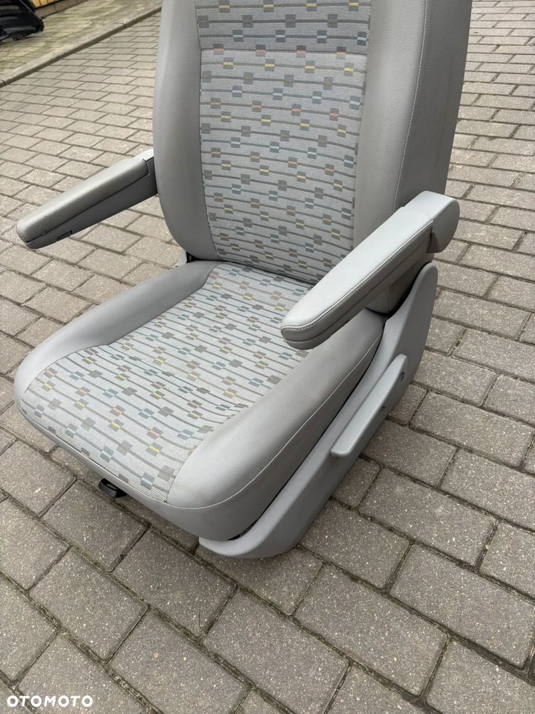 Fotel kierowcy PALACE VW T5 Lift podłokietnik podgrzewany - 2