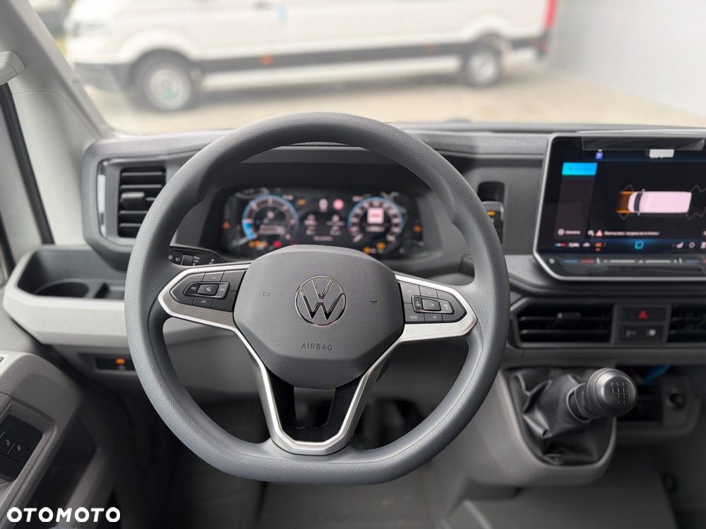 Volkswagen Crafter 35 Furgon z wysokim dachem silnik: 2,0 l EU6 SCR 140 KM / skrzynia biegów: Przedni napęd manualna 6-biegowa rozstaw osi: 4490 mm - 19