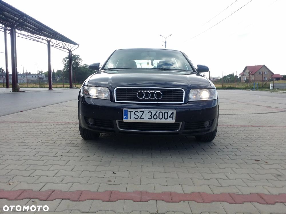 Audi A4 Limousine - 4