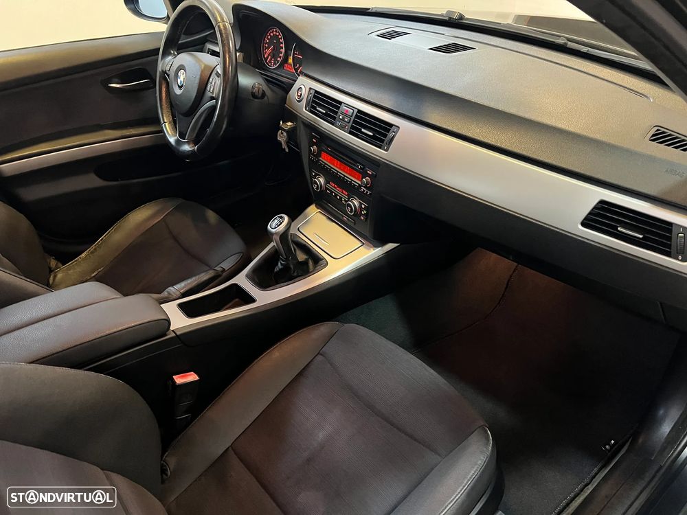 BMW 320 d Touring Dynamic - 16