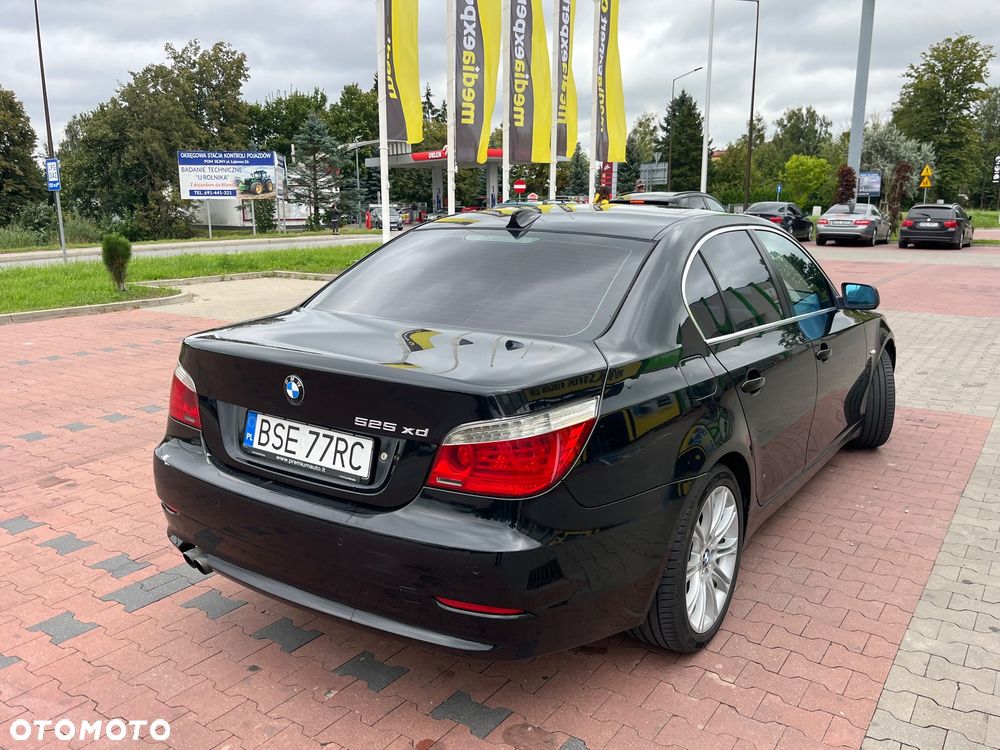 BMW Seria 5 525d xDrive - 4