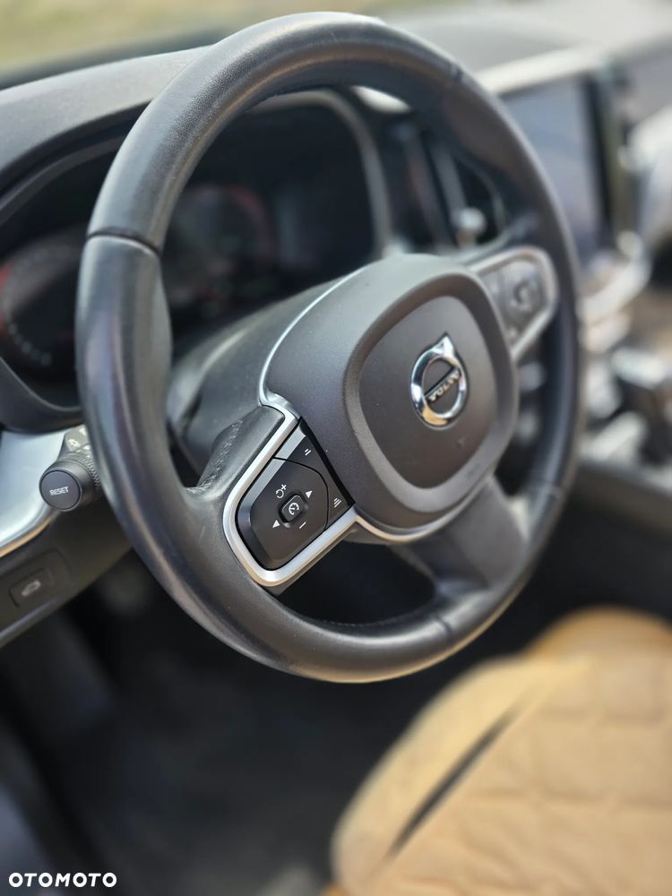 Volvo XC 60 D3 Momentum Pro - 9