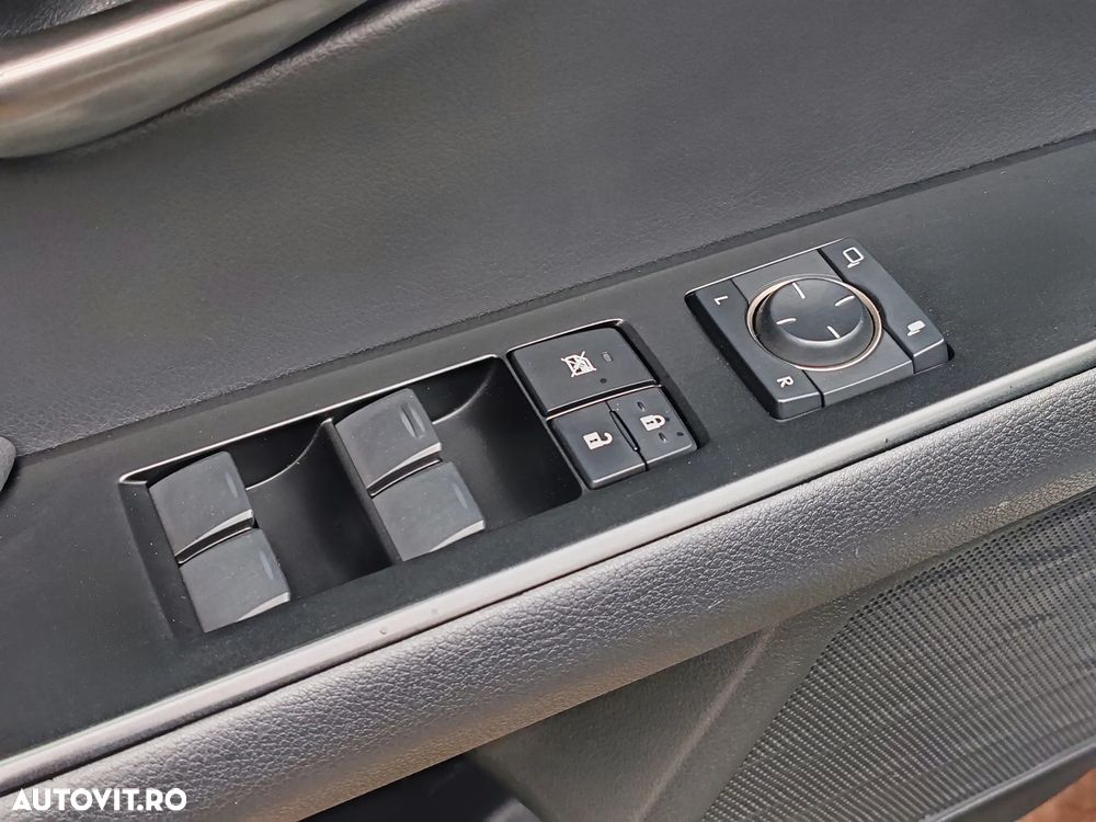 Lexus UX 250h Business Edition - 11